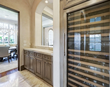 5610 Lynbrook Drive - Photo Thumbnail 11