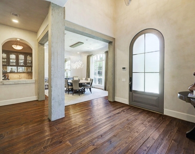 5610 Lynbrook Drive - Photo Thumbnail 7