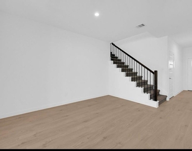 31827 Kellan Grove Court - Photo Thumbnail 6