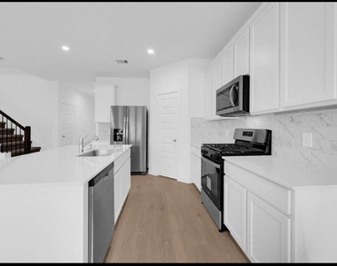 31827 Kellan Grove Court - Photo Thumbnail 4