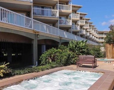 6300 Seawall Boulevard - Photo Thumbnail 18