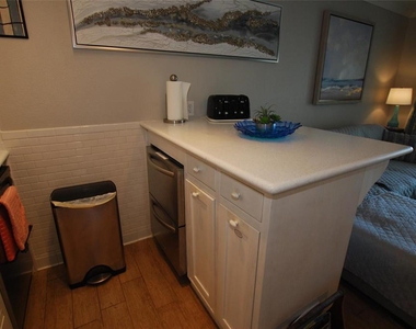 6300 Seawall Boulevard - Photo Thumbnail 9