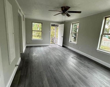 702 Rosedale Street - Photo Thumbnail 2