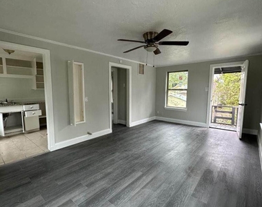 702 Rosedale Street - Photo Thumbnail 3