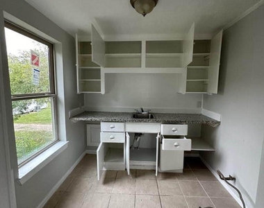 702 Rosedale Street - Photo Thumbnail 6