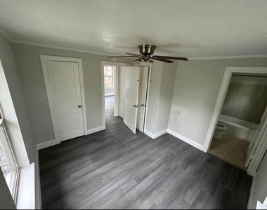 702 Rosedale Street - Photo Thumbnail 5
