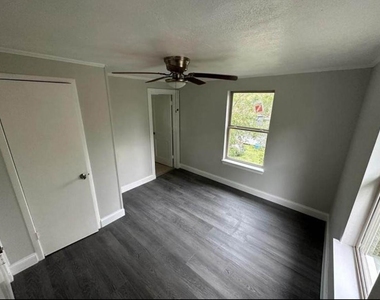 702 Rosedale Street - Photo Thumbnail 4
