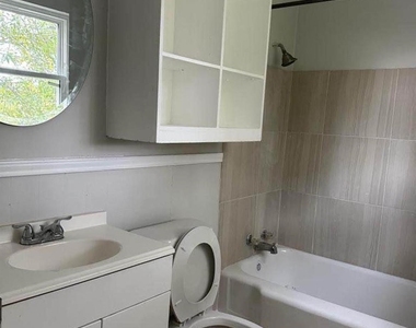 702 Rosedale Street - Photo Thumbnail 8