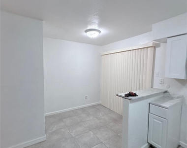 5625 Antoine Drive - Photo Thumbnail 8