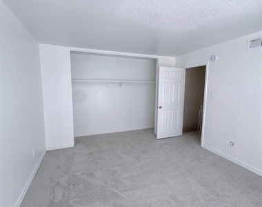 5625 Antoine Drive - Photo Thumbnail 3