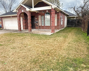3348 Reeves Street - Photo Thumbnail 1