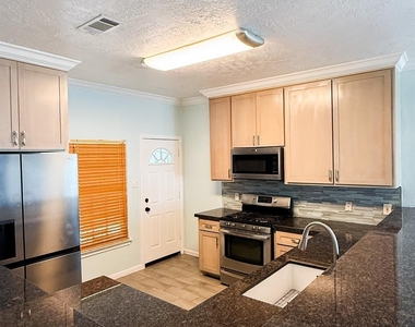 3348 Reeves Street - Photo Thumbnail 11