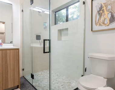 709 Memorial Heights Drive - Photo Thumbnail 42