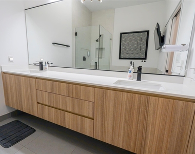 709 Memorial Heights Drive - Photo Thumbnail 31
