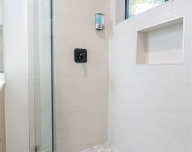 709 Memorial Heights Drive - Photo Thumbnail 40