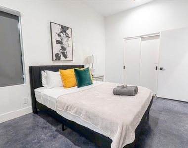 709 Memorial Heights Drive - Photo Thumbnail 44