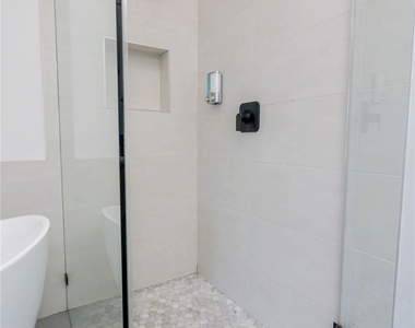 709 Memorial Heights Drive - Photo Thumbnail 35