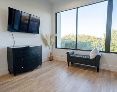 709 Memorial Heights Drive - Photo Thumbnail 28