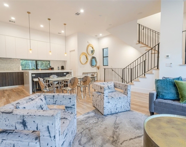 709 Memorial Heights Drive - Photo Thumbnail 6
