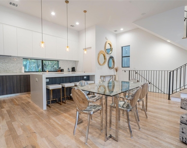 709 Memorial Heights Drive - Photo Thumbnail 12