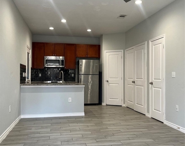 10978 Maywood Street - Photo Thumbnail 3