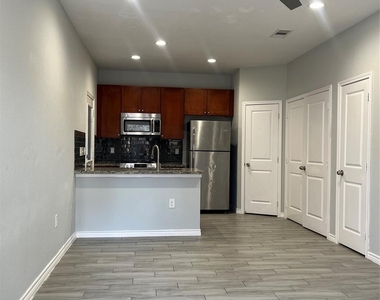 10978 Maywood Street - Photo Thumbnail 6