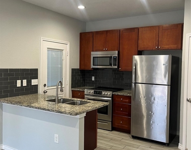10978 Maywood Street - Photo Thumbnail 5