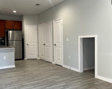 10978 Maywood Street - Photo Thumbnail 4