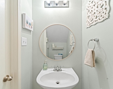 7218 Cool Springs Court - Photo Thumbnail 8