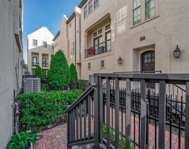 2524 Sherwin Street - Photo Thumbnail 6