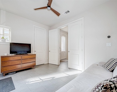 2524 Sherwin Street - Photo Thumbnail 7