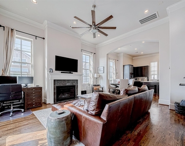 2524 Sherwin Street - Photo Thumbnail 3