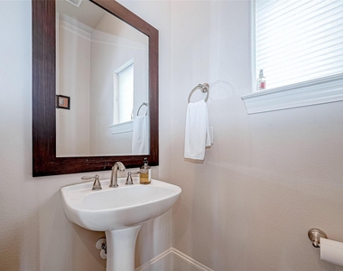 2524 Sherwin Street - Photo Thumbnail 9