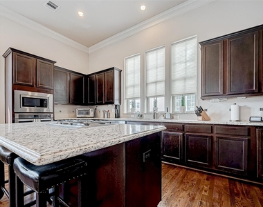 2524 Sherwin Street - Photo Thumbnail 32