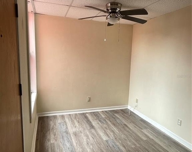 111 S Newport Avenue - Photo Thumbnail 2