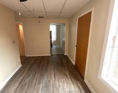 111 S Newport Avenue - Photo Thumbnail 4