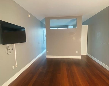111 N 12th Street - Photo Thumbnail 5