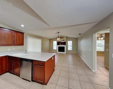 2275 Cork Oak Street E - Photo Thumbnail 5