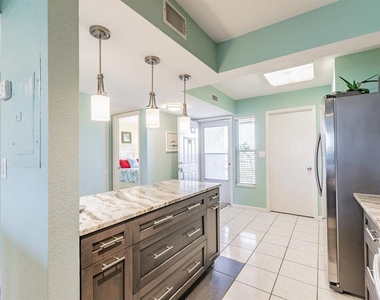 5901 Bahia Del Mar Circle - Photo Thumbnail 12