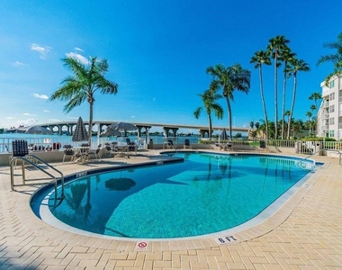 5901 Bahia Del Mar Circle - Photo Thumbnail 21