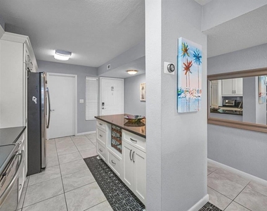 5901 Bahia Del Mar Circle - Photo Thumbnail 5
