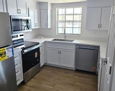 8822 Bay Pointe Drive - Photo Thumbnail 2
