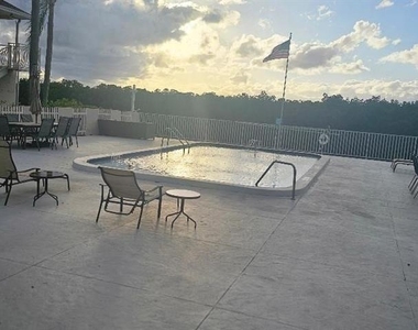 8822 Bay Pointe Drive - Photo Thumbnail 13