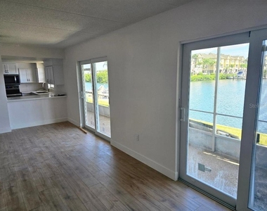 8822 Bay Pointe Drive - Photo Thumbnail 5