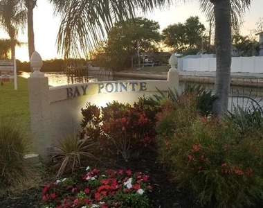 8822 Bay Pointe Drive - Photo Thumbnail 10