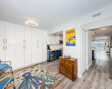6105 Bahia Del Mar Circle - Photo Thumbnail 3