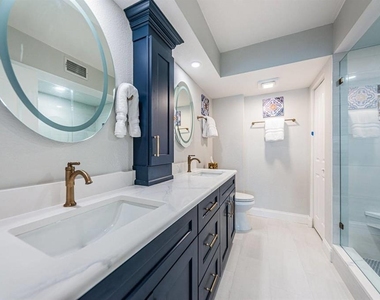 6105 Bahia Del Mar Circle - Photo Thumbnail 13