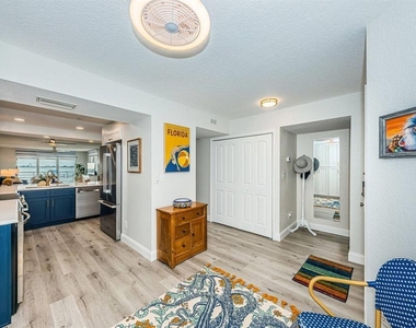 6105 Bahia Del Mar Circle - Photo Thumbnail 4