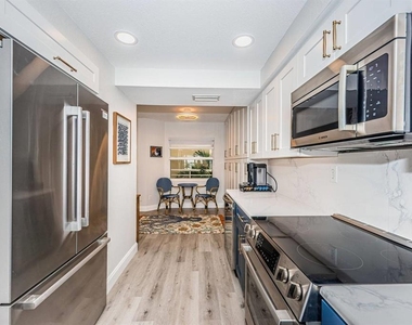6105 Bahia Del Mar Circle - Photo Thumbnail 5