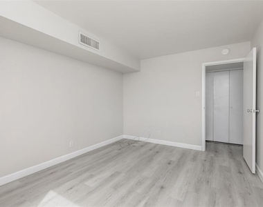 10355 Paradise Boulevard - Photo Thumbnail 32